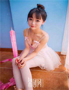《美女与野兽 动画片 2012》