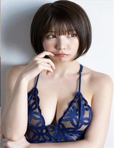 《把毛笔放到洞里写字不准掉》